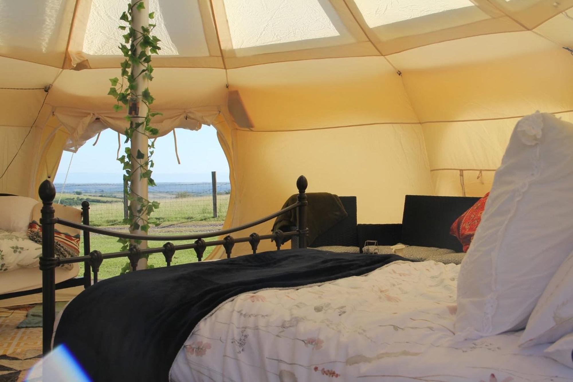 Tal-Y-Fan Farm 6M Stargazer Tent Bridgend (Wales) Exterior foto