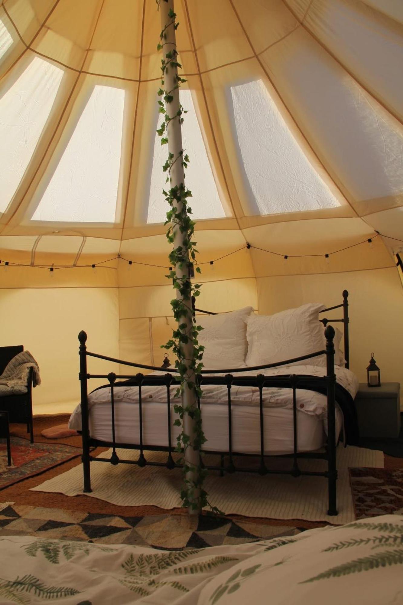 Tal-Y-Fan Farm 6M Stargazer Tent Bridgend (Wales) Exterior foto
