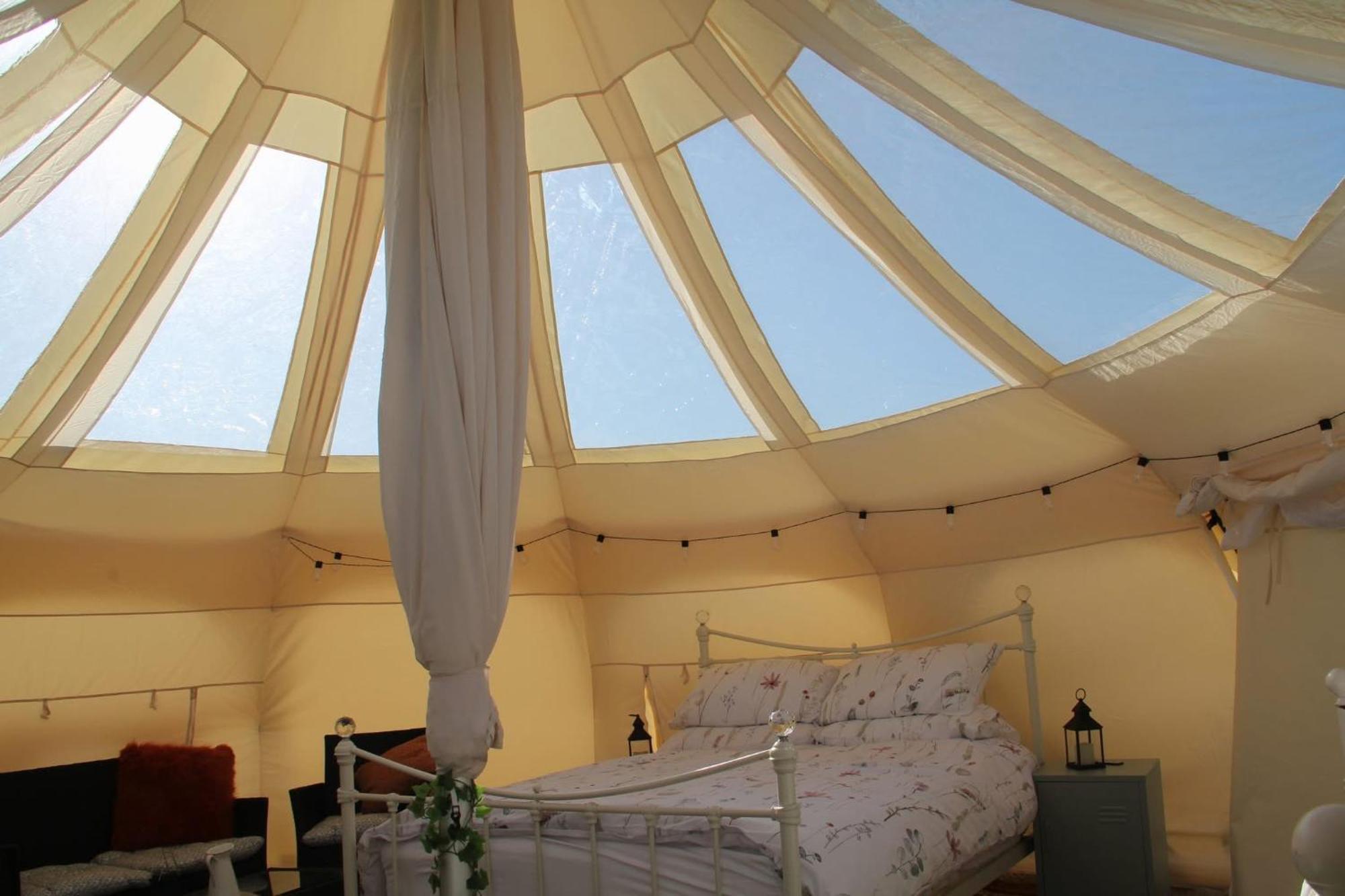 Tal-Y-Fan Farm 6M Stargazer Tent Bridgend (Wales) Exterior foto